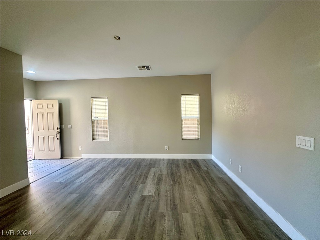 9171 Sheffield Garden Avenue Property Photo 4