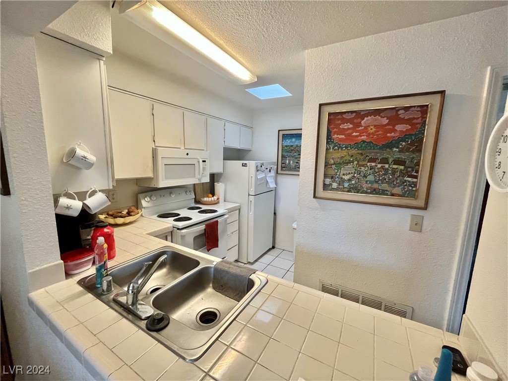 1916 Las Palmas Lane 214 Property Photo 16