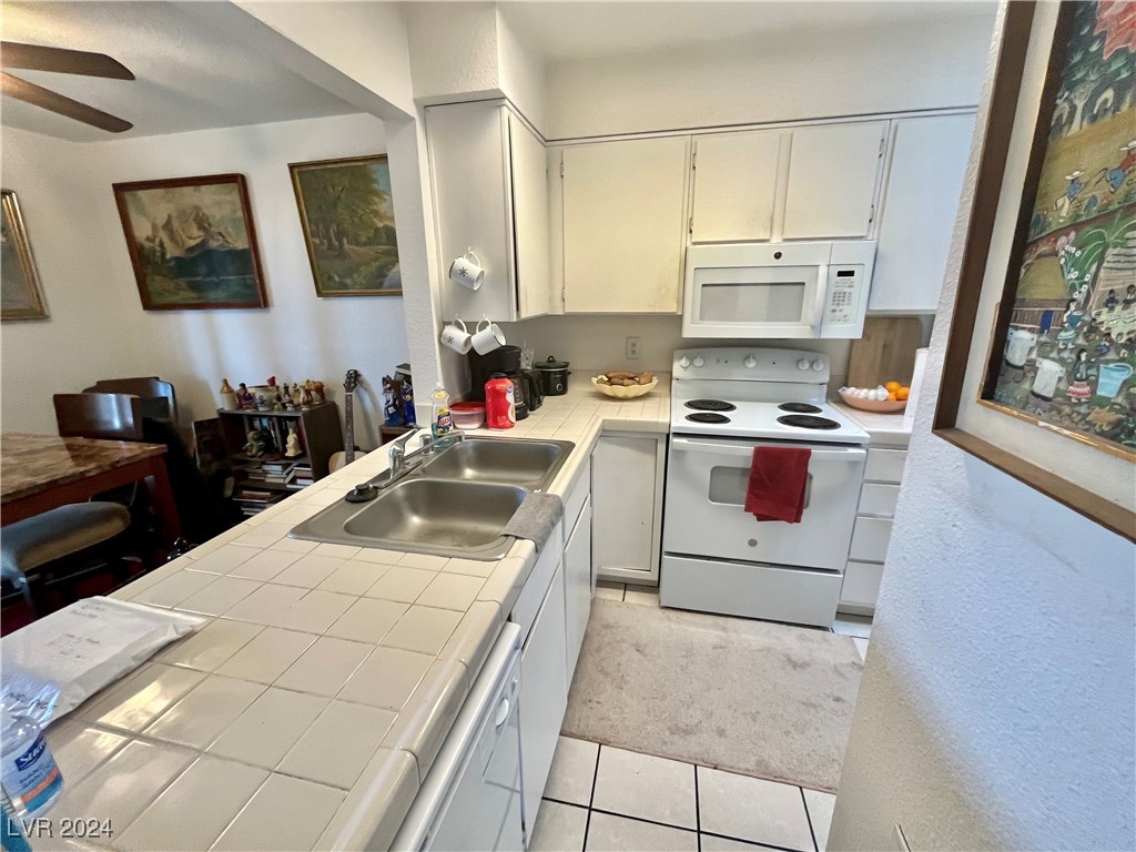 1916 Las Palmas Lane 214 Property Photo 17