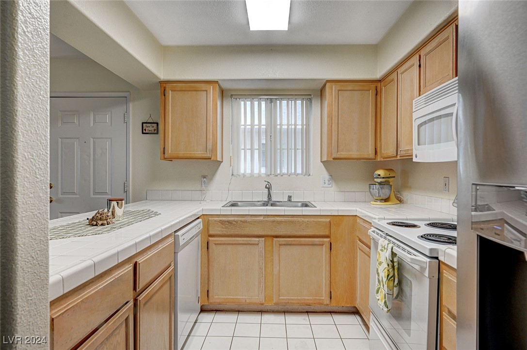 2725 South Nellis Boulevard 2022 Property Photo 8