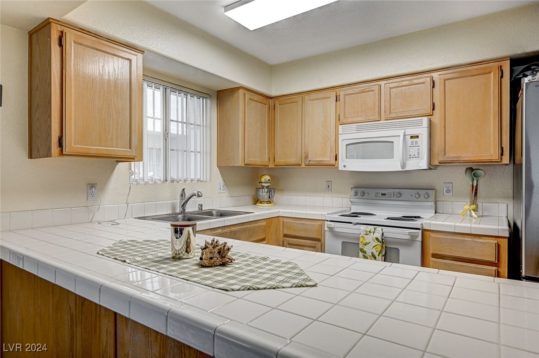 2725 South Nellis Boulevard 2022 Property Photo 9