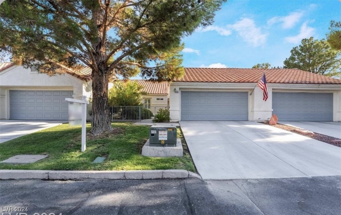 2253 Van Gogh Drive Property Photo 2