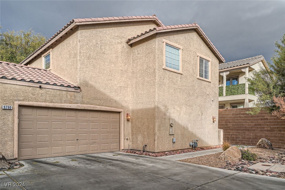9790 Overlook Ridge Avenue Property Photo 6