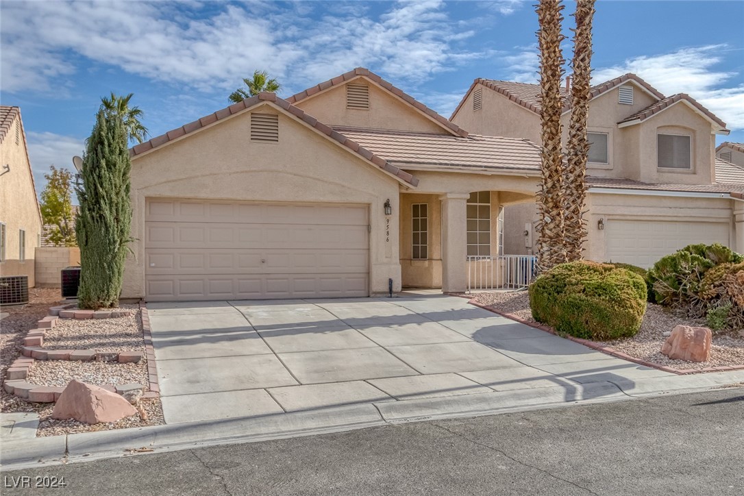9586 Collinsleap Court Property Photo 2