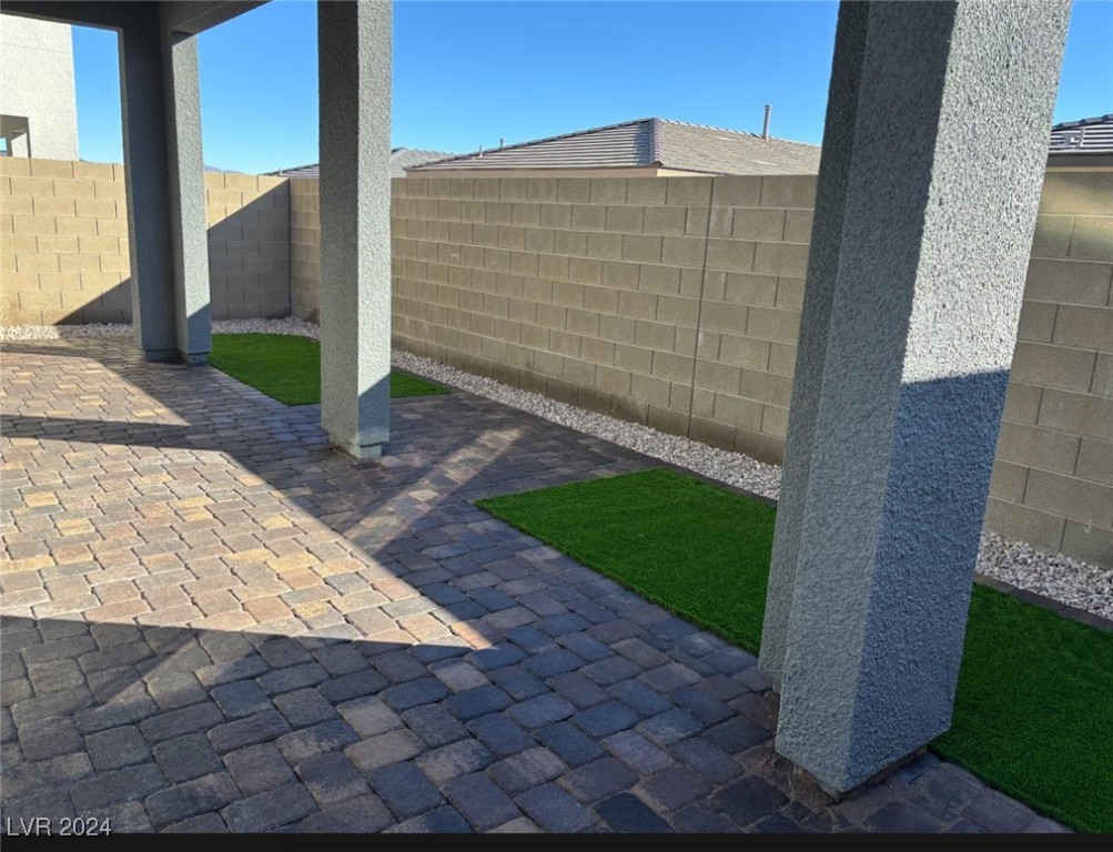 1614 Crested Eagle Street Property Photo 19