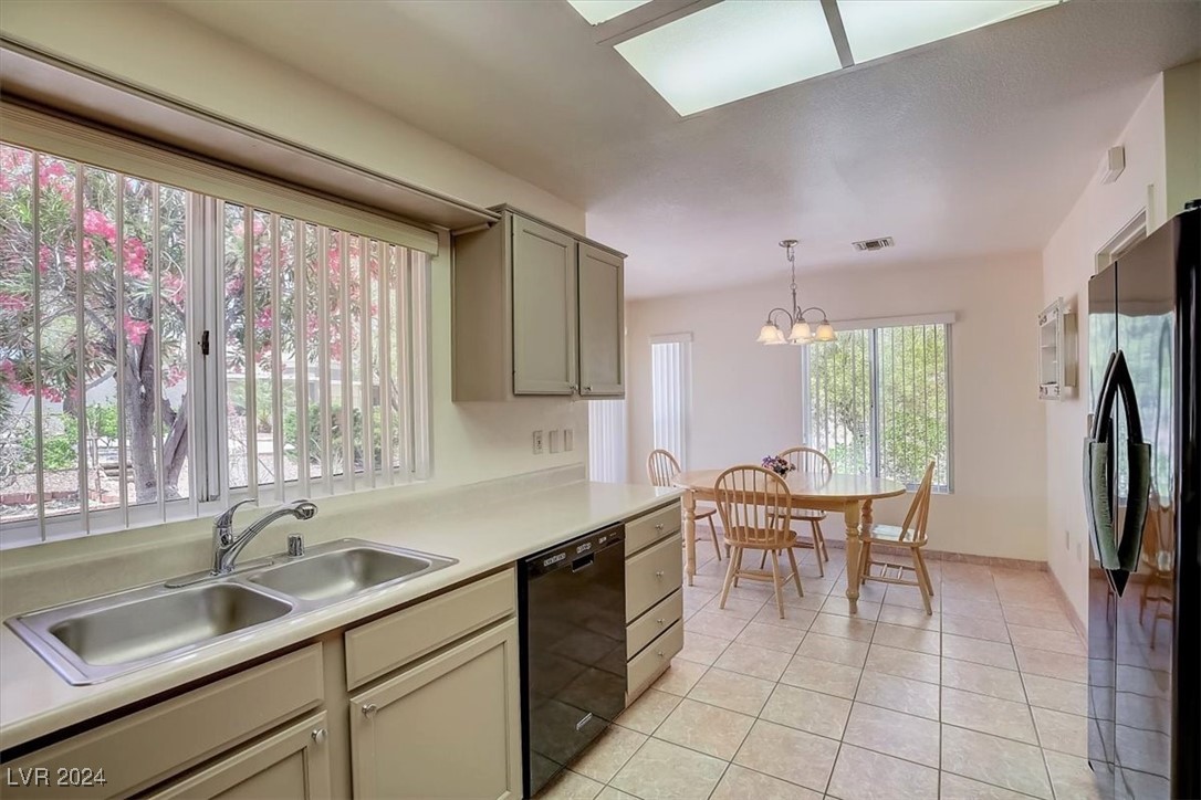 3013 Sungold Drive Property Photo 6
