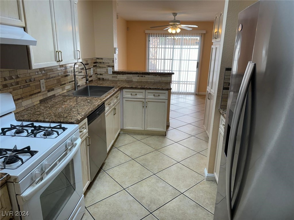 7932 Rosellen Avenue Property Photo 5