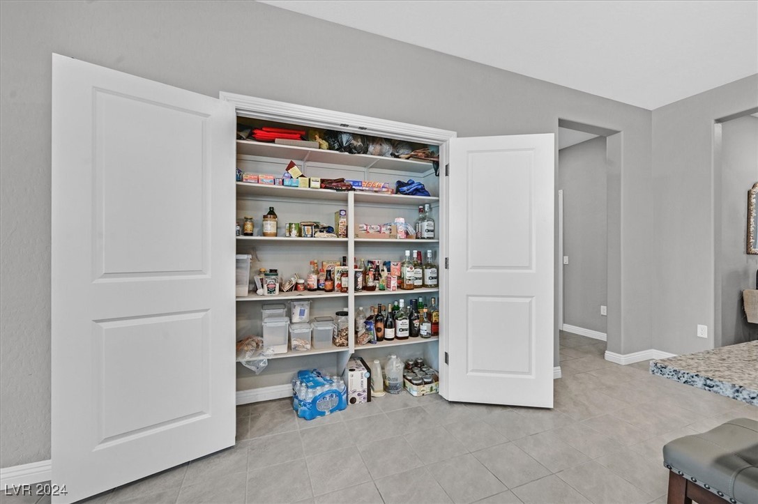 2383 Elmont Avenue Property Photo 8