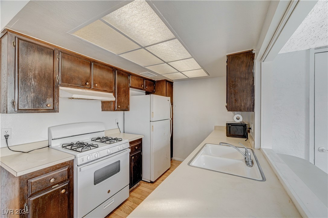 1420 Vegas Valley Drive 18 Property Photo 12