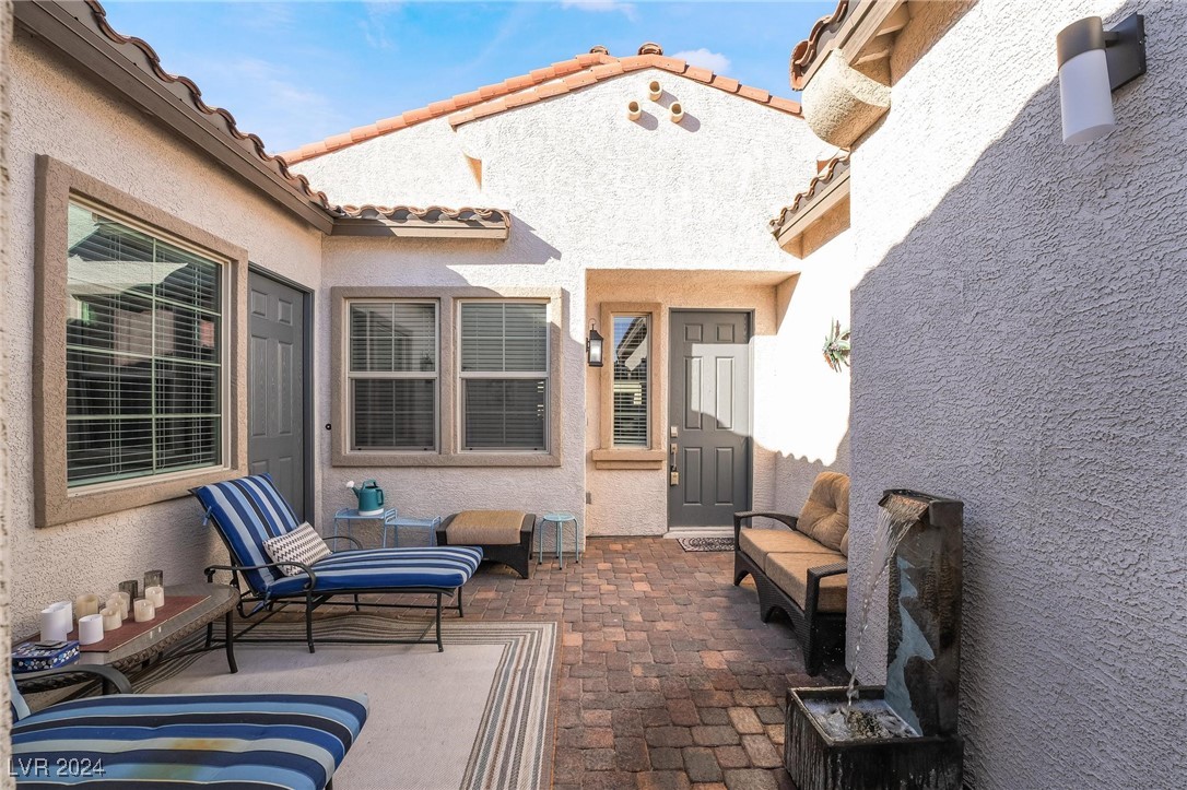 689 Corelli Cove Street Property Photo 2
