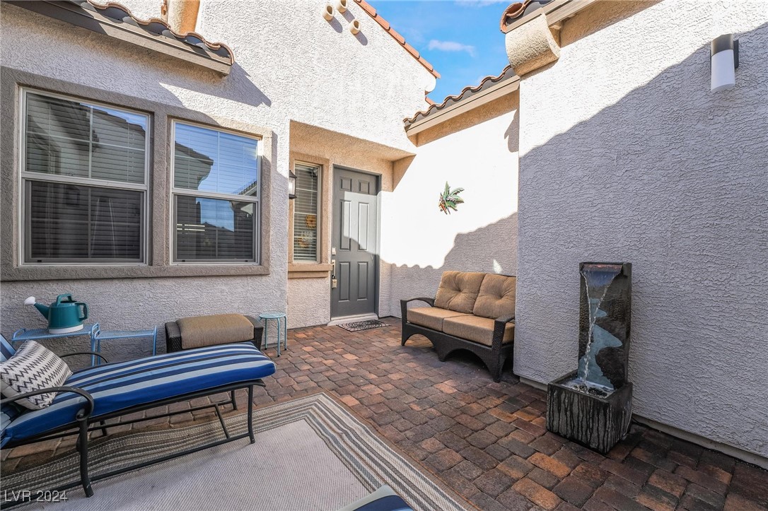 689 Corelli Cove Street Property Photo 5