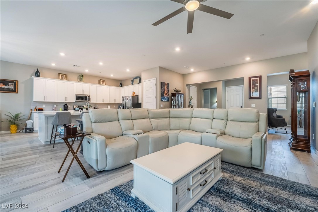 689 Corelli Cove Street Property Photo 11