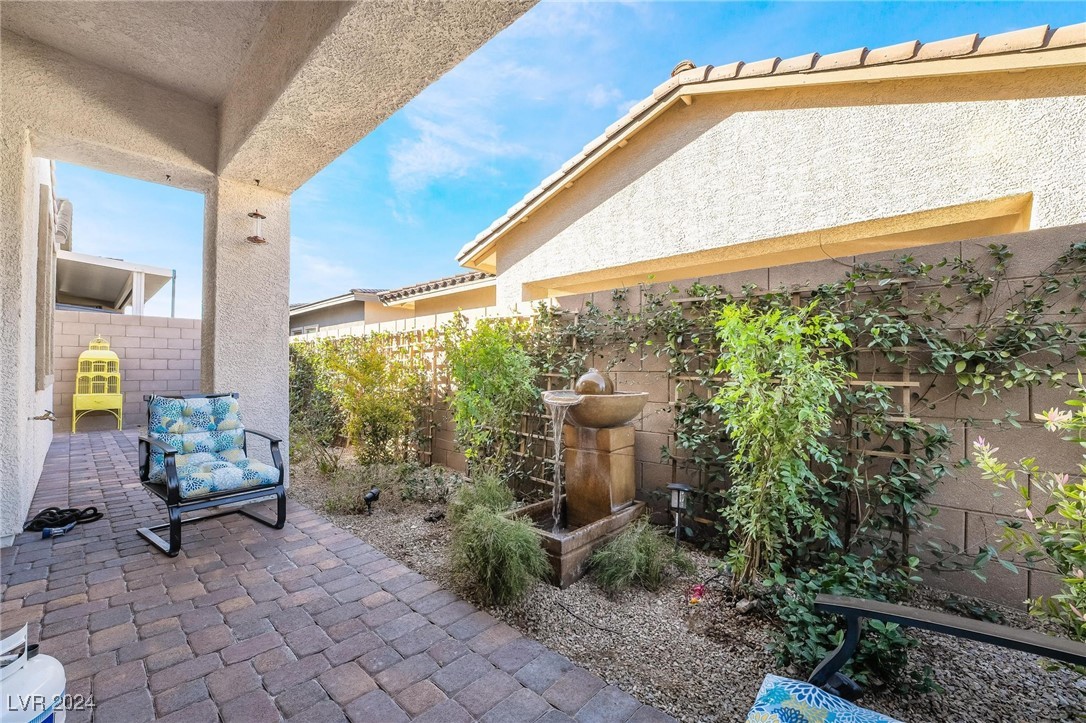 689 Corelli Cove Street Property Photo 33