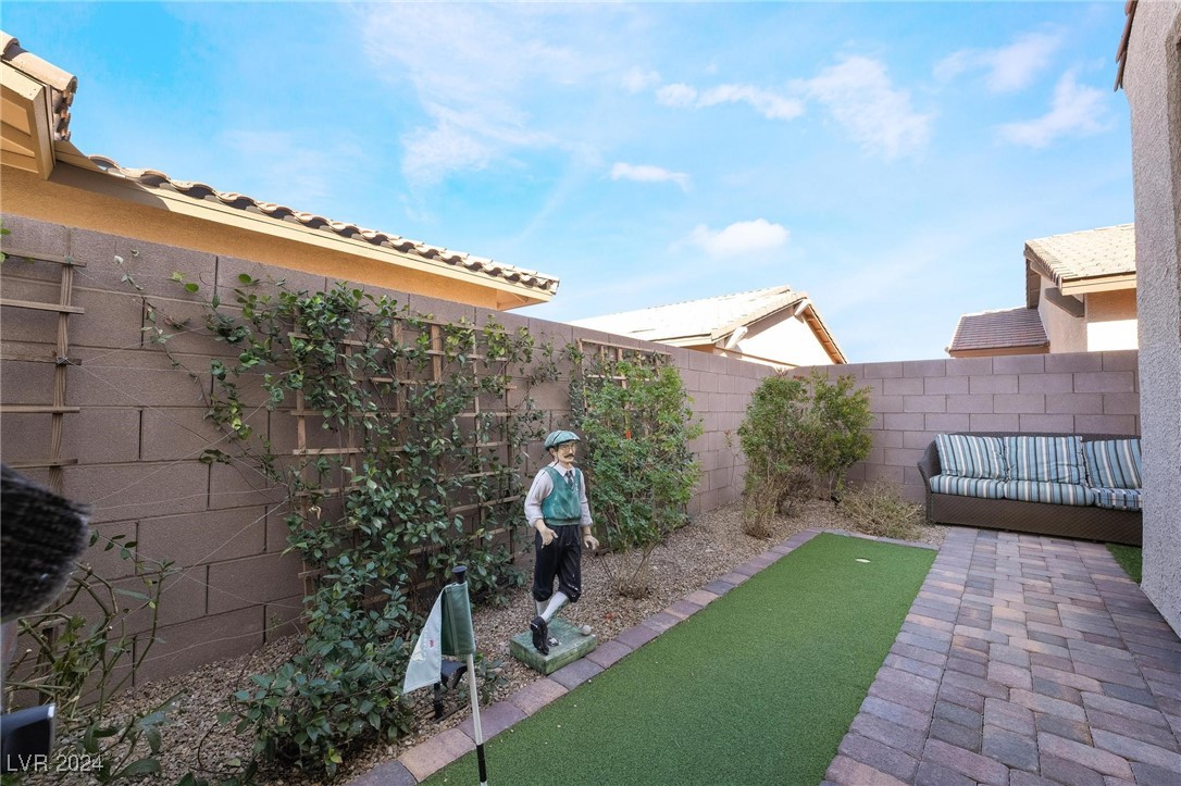689 Corelli Cove Street Property Photo 35