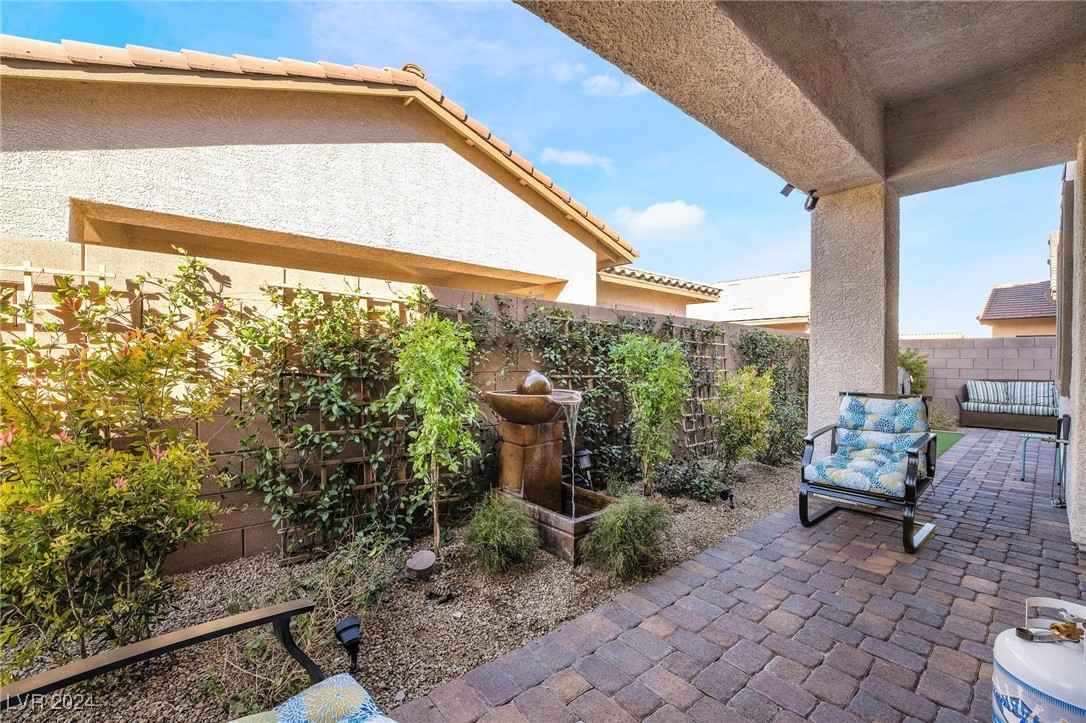 689 Corelli Cove Street Property Photo 37