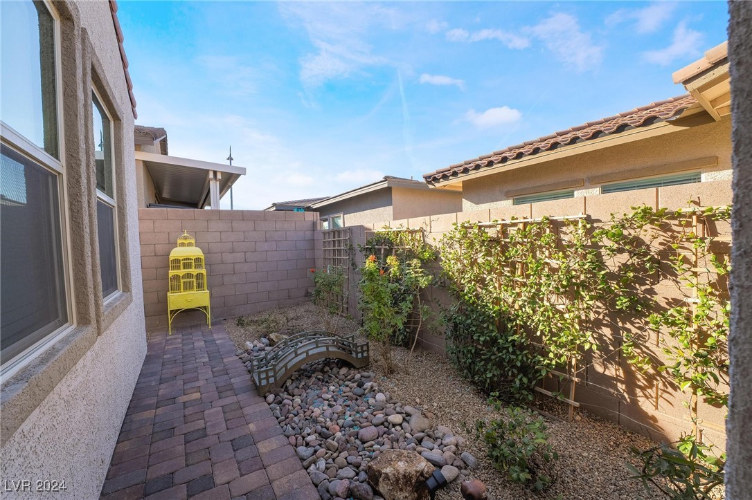 689 Corelli Cove Street Property Photo 40