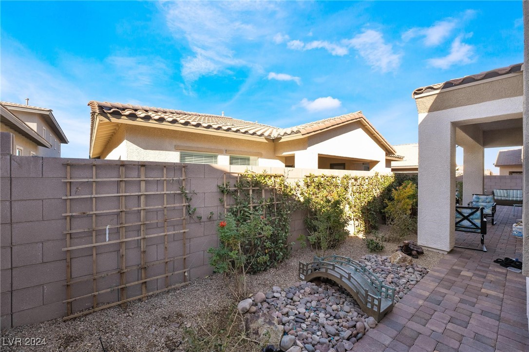 689 Corelli Cove Street Property Photo 41