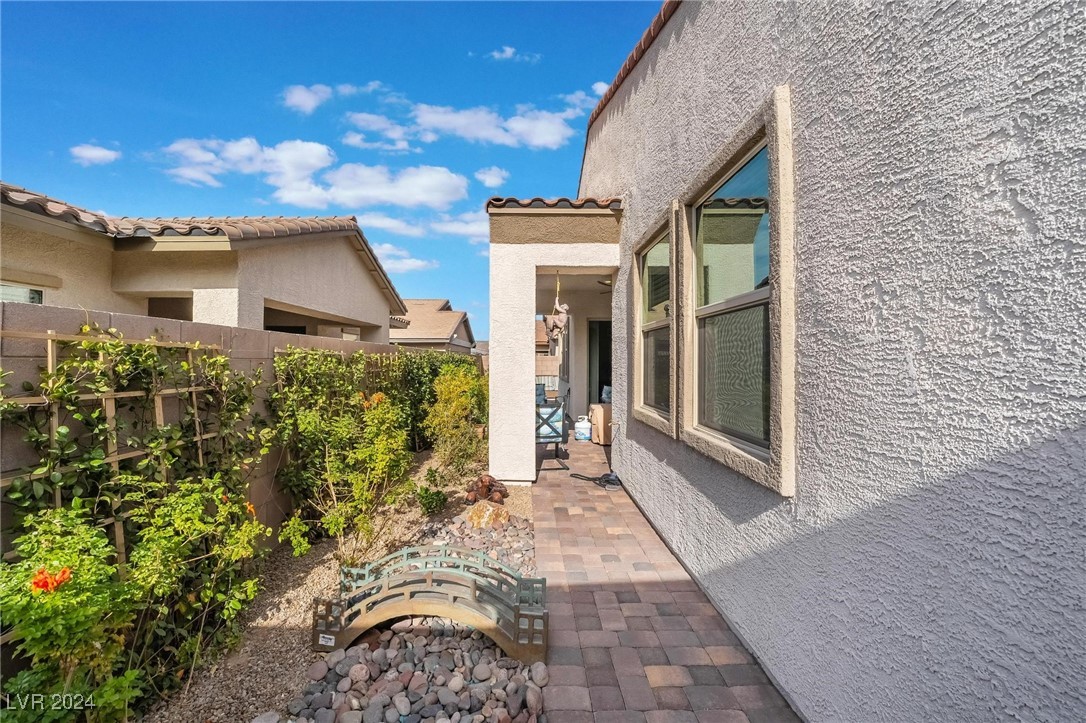 689 Corelli Cove Street Property Photo 42
