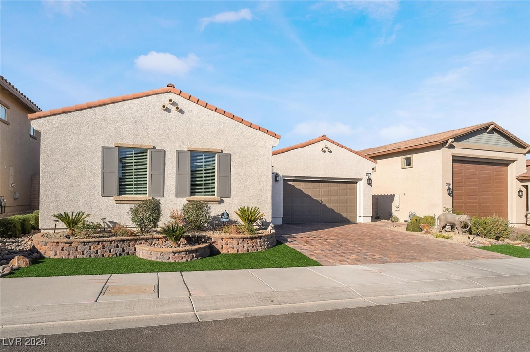 689 Corelli Cove Street Property Photo 45