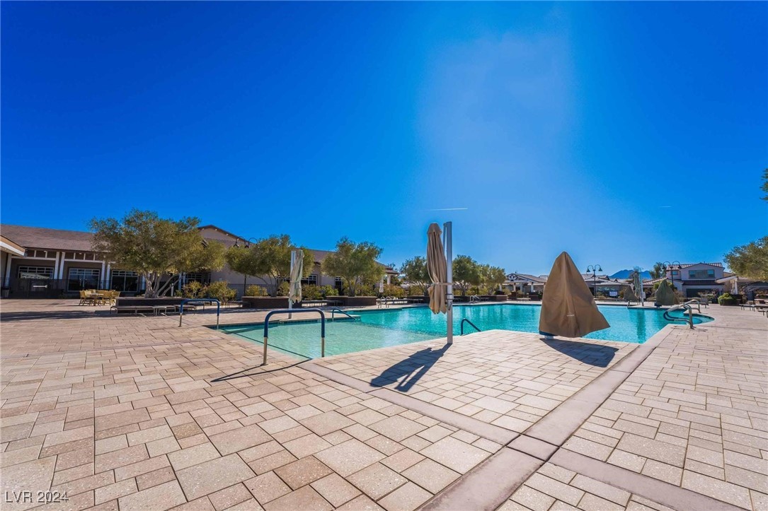 689 Corelli Cove Street Property Photo 48