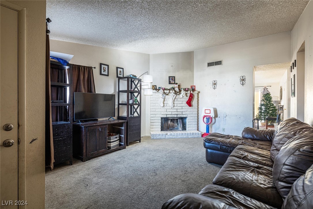 582 Grimsby Avenue Property Photo 4