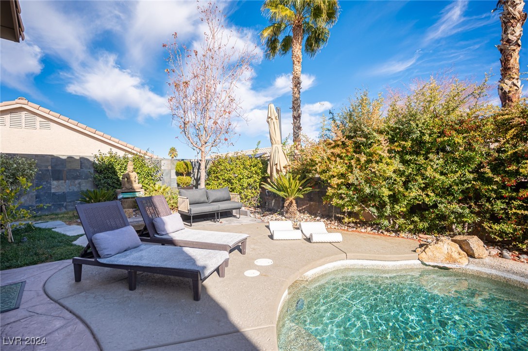 340 Autumn Palace Court Property Photo 6