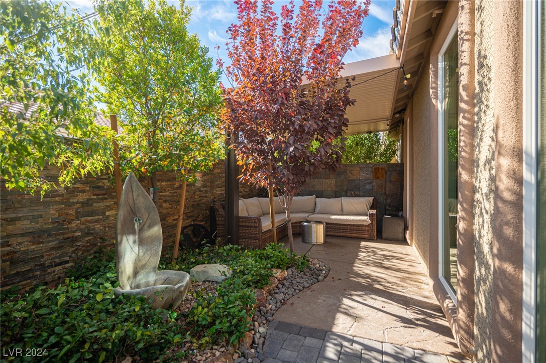 340 Autumn Palace Court Property Photo 15