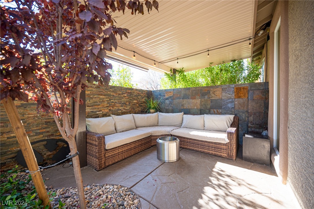 340 Autumn Palace Court Property Photo 16