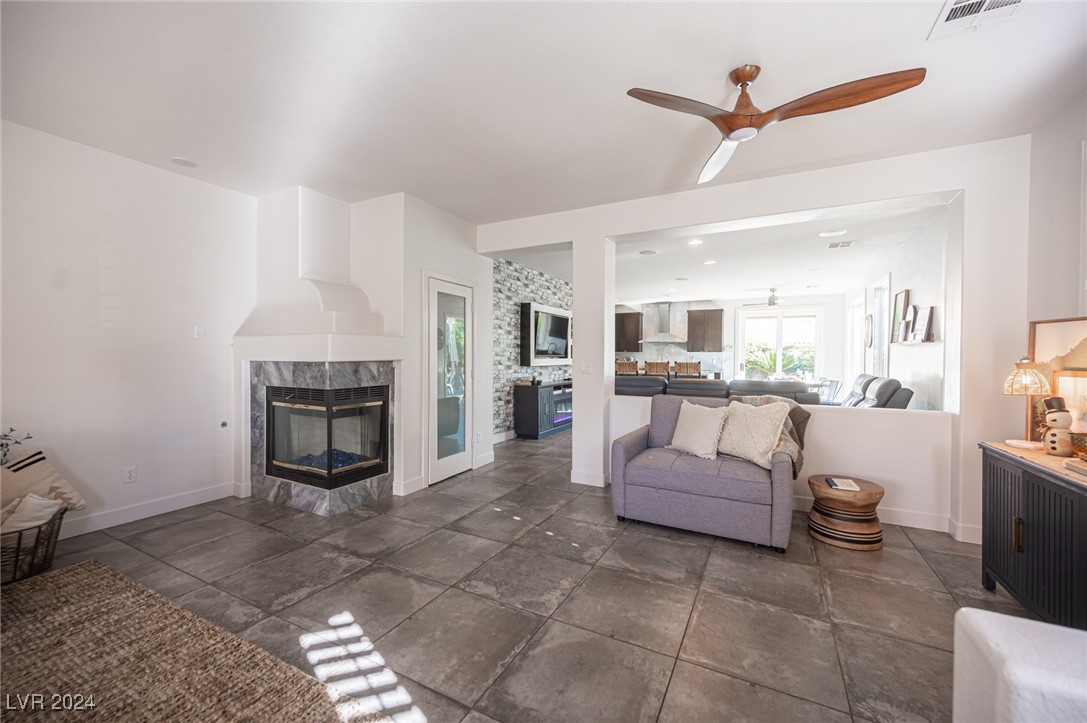 340 Autumn Palace Court Property Photo 17