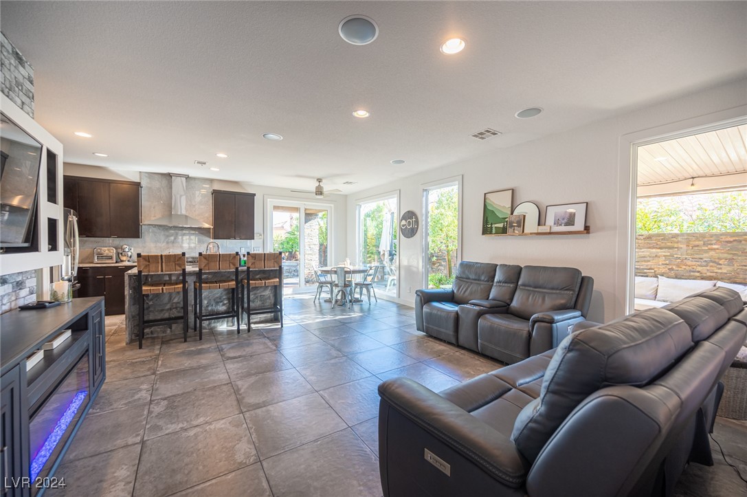 340 Autumn Palace Court Property Photo 26