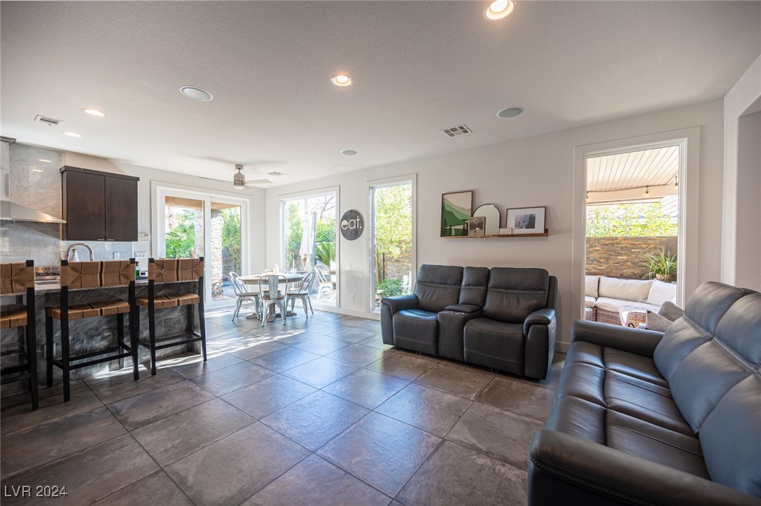 340 Autumn Palace Court Property Photo 27
