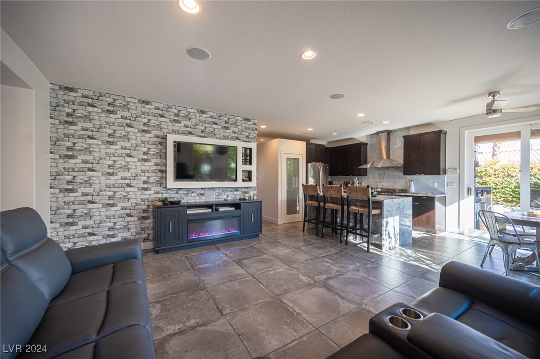 340 Autumn Palace Court Property Photo 28