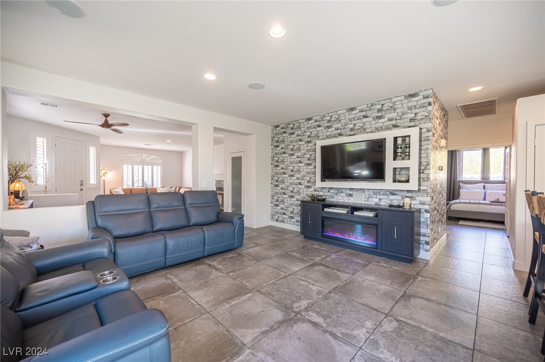 340 Autumn Palace Court Property Photo 29