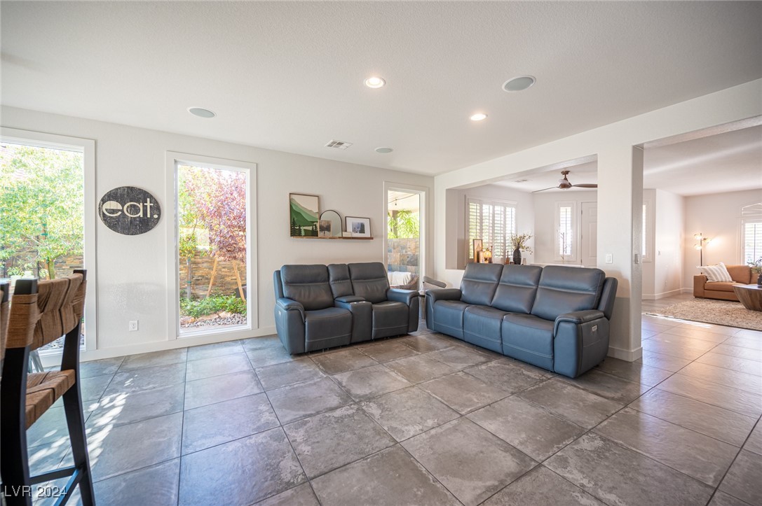 340 Autumn Palace Court Property Photo 31