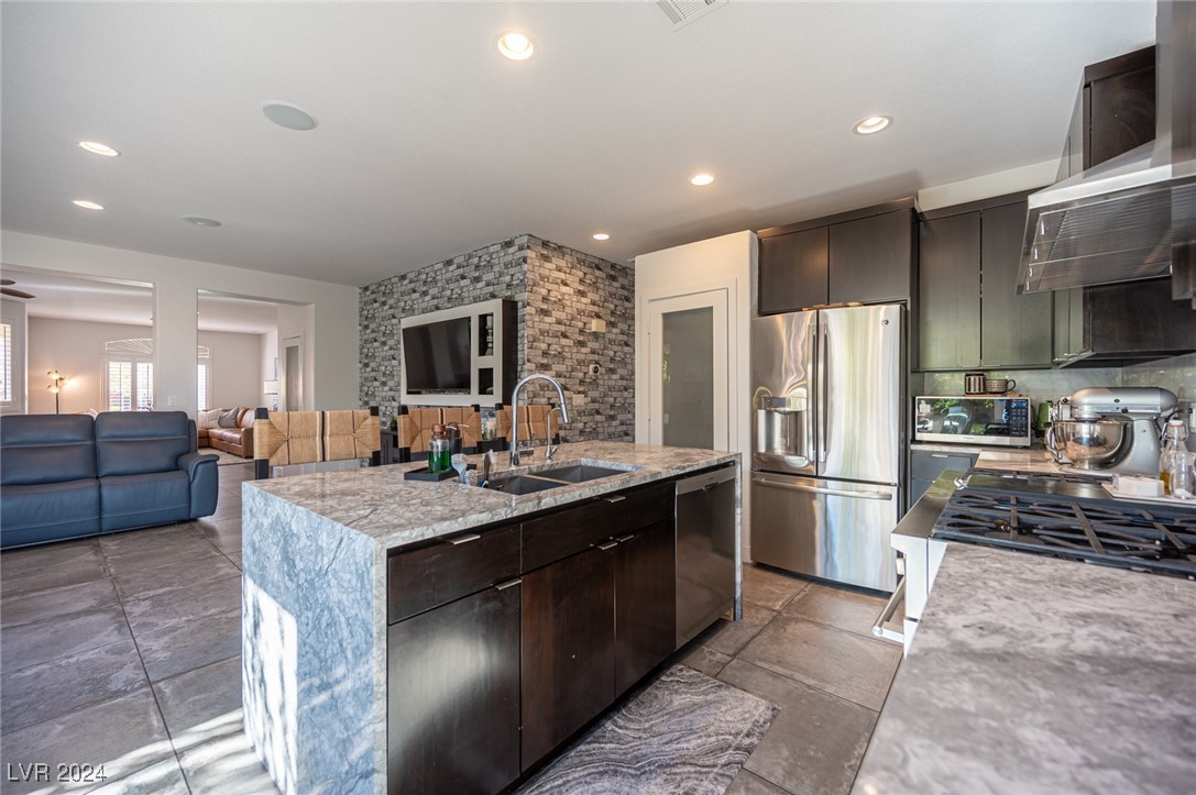 340 Autumn Palace Court Property Photo 37