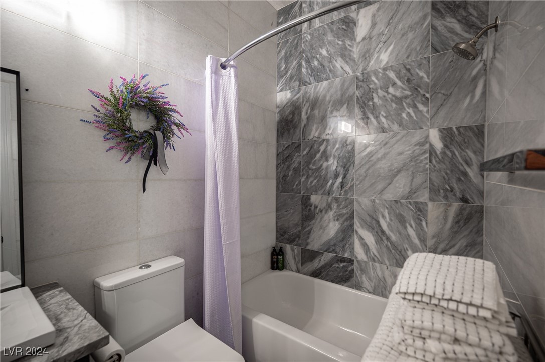340 Autumn Palace Court Property Photo 47