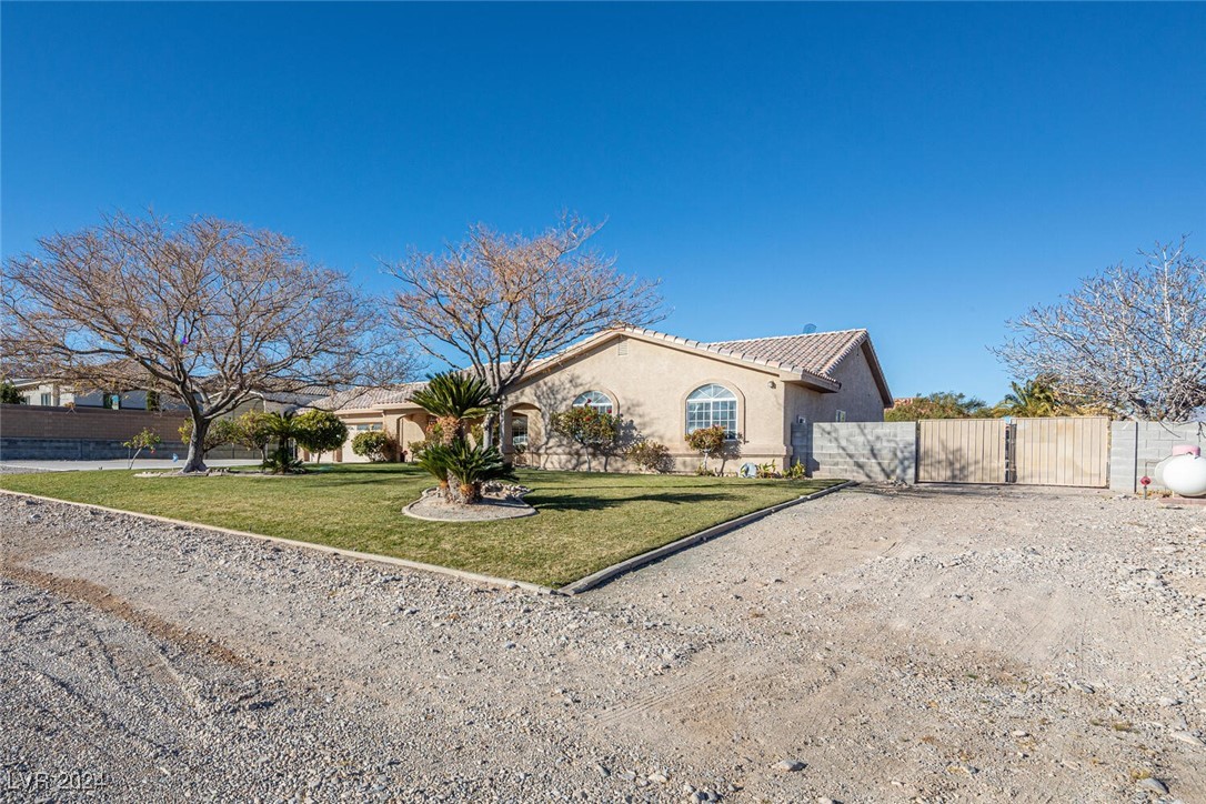 10140 West Tropical Parkway Property Photo 3