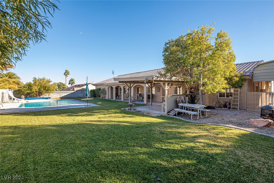 10140 West Tropical Parkway Property Photo 6