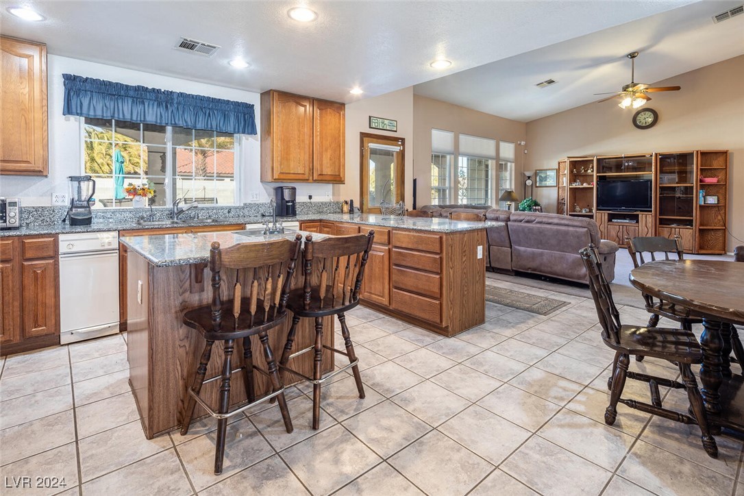 10140 West Tropical Parkway Property Photo 10