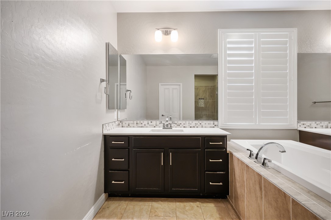 8243 Twin Rock Court Property Photo 23