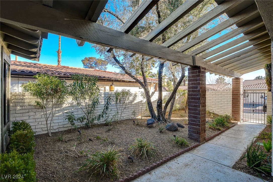 3012 Plaza De Rosa Property Photo 5