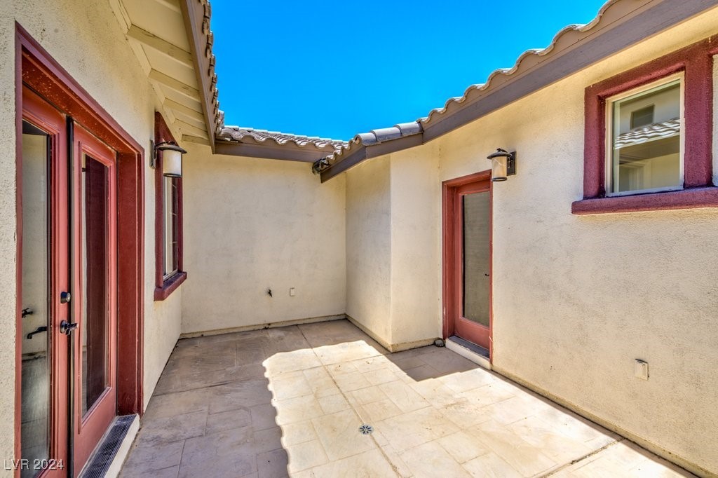 5396 Splendido Avenue Property Photo 8