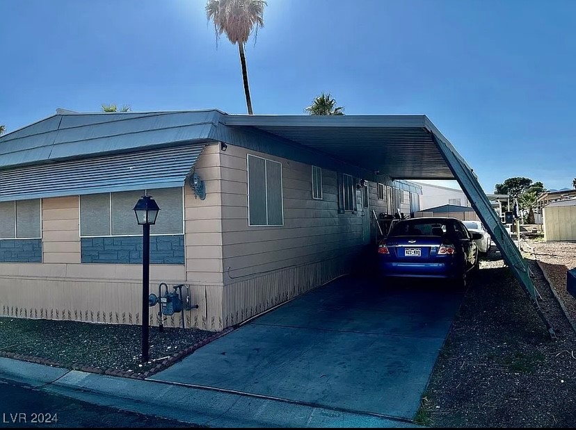 867 North Lamb Boulevard Property Photo 3