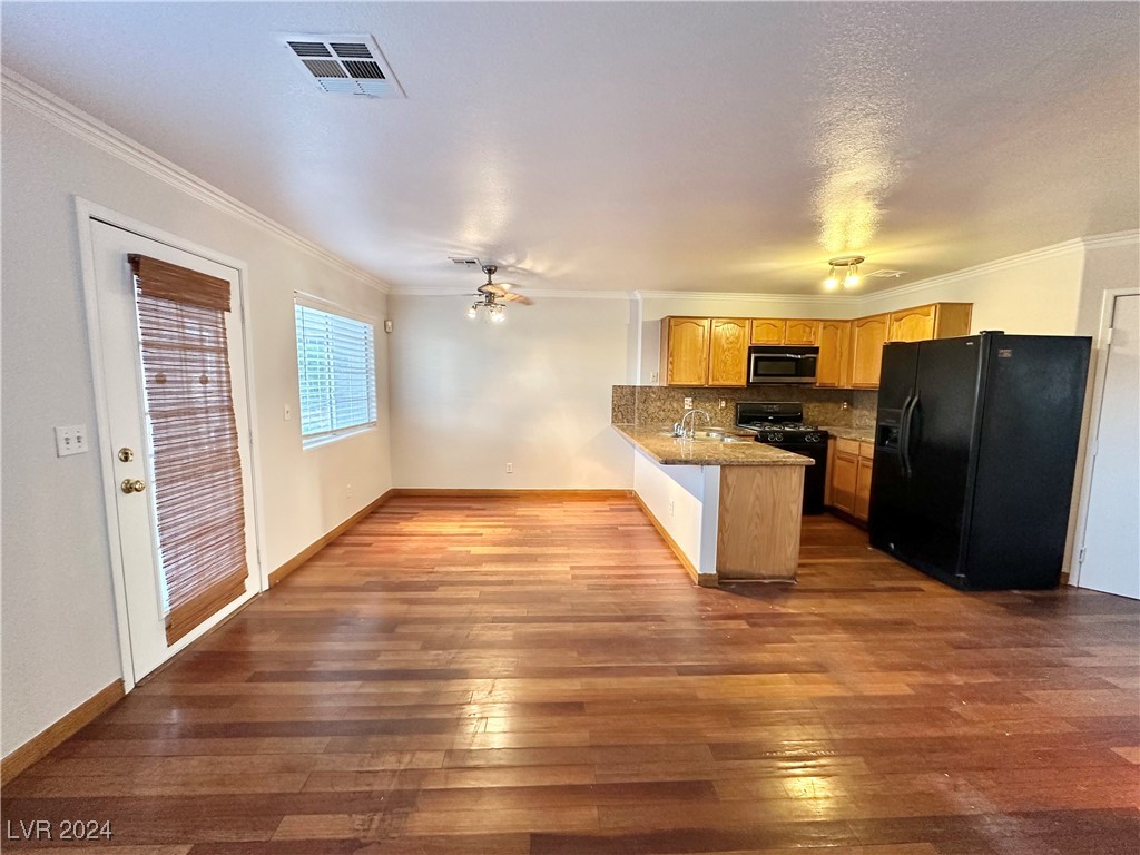 2521 Sierra Luna Avenue 106 Property Photo 3