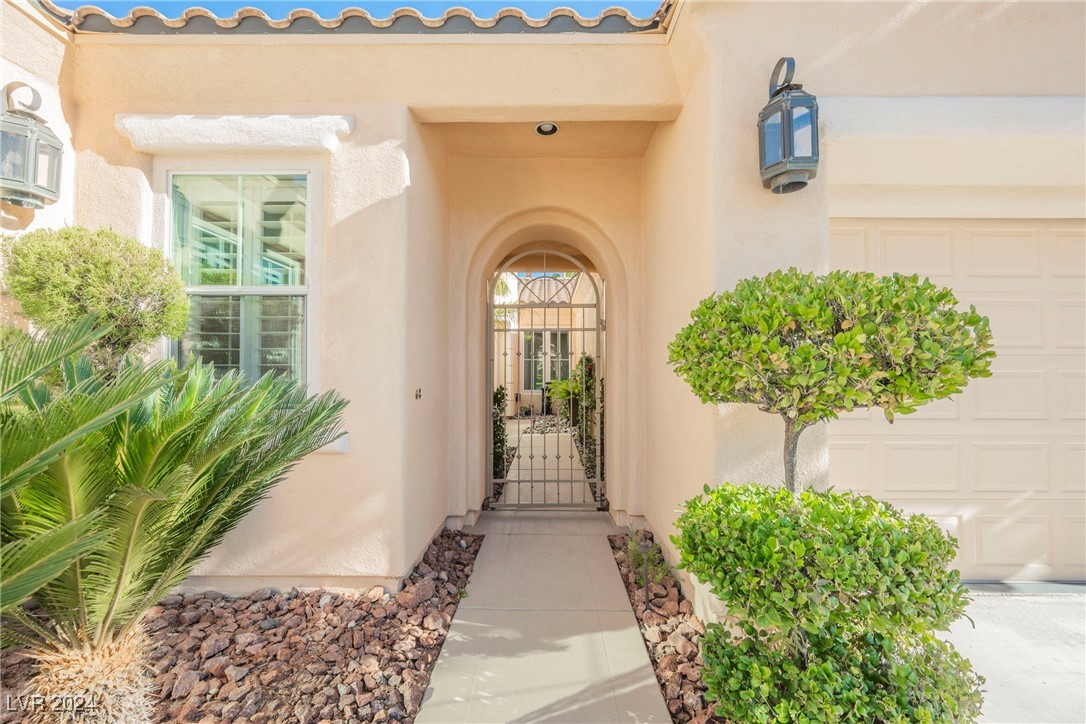 2824 Evening Rock Street Property Photo 5
