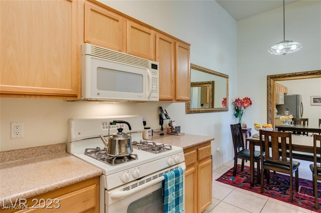 2305 West Horizon Ridge Parkway 2024 Property Photo 16