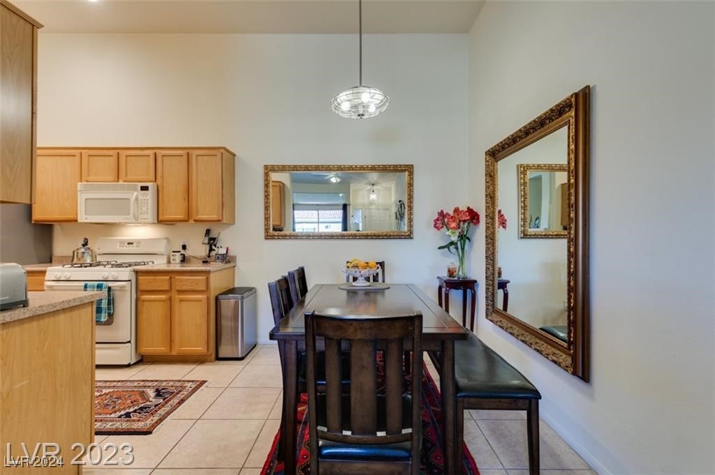 2305 West Horizon Ridge Parkway 2024 Property Photo 18