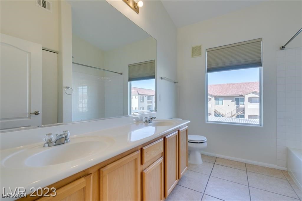2305 West Horizon Ridge Parkway 2024 Property Photo 26