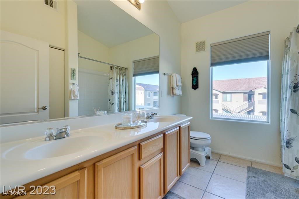 2305 West Horizon Ridge Parkway 2024 Property Photo 30
