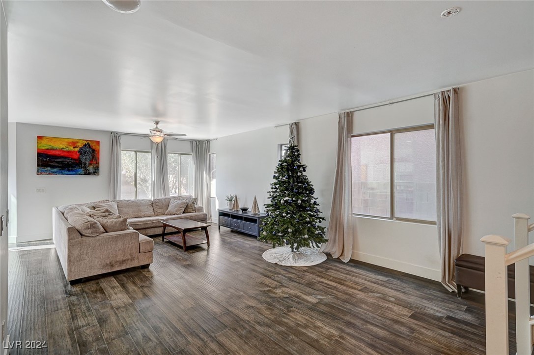4727 Sweeping Glen Street Property Photo 4